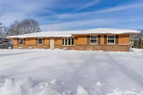5904 Palo Verde Dr, Rockford, IL 61114