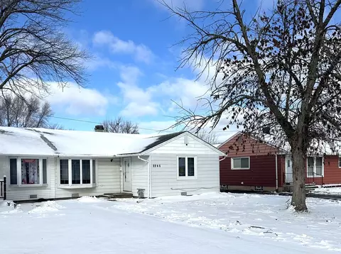 8946 S Main St, Hometown, IL 60456