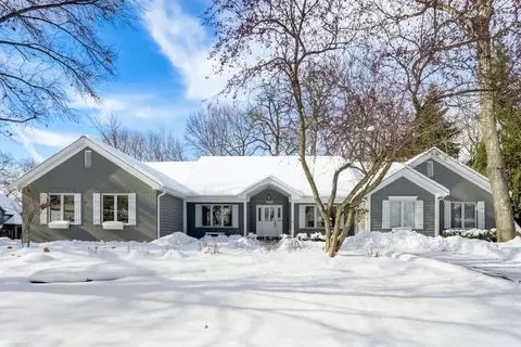 950 Aster Ln, West Chicago, IL 60185