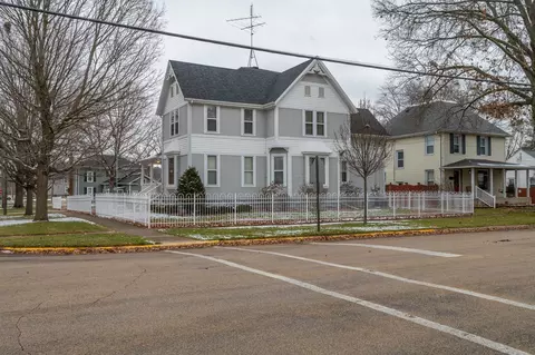 607 Jefferson St, Oregon, IL 61061