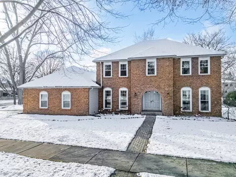 2402 Adams Dr, Lisle, IL 60532