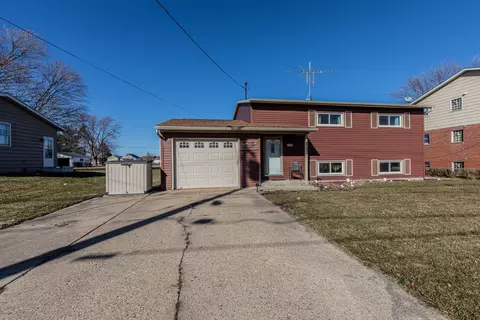 Exterior - 711 E Central Ave, Princeton, IL 61356 photo 2 of 5