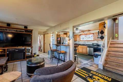 Living - 711 E Central Ave, Princeton, IL 61356 photo 1 of 3