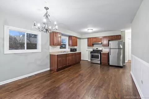 411 Slade Ave, Elgin, IL 60120 photo 4