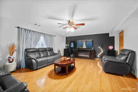 Living - 6915 Great Falls Dr, Plainfield, IL 60586 photo 2 of 3