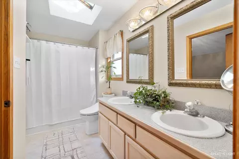 Bath - 6915 Great Falls Dr, Plainfield, IL 60586 photo 2 of 2