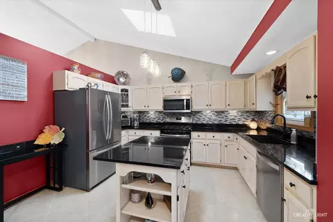Kitchen - 6915 Great Falls Dr, Plainfield, IL 60586 photo 2 of 2