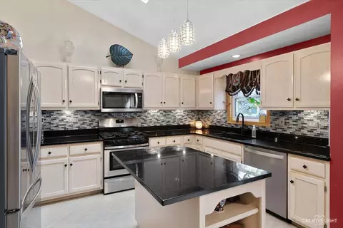 Kitchen - 6915 Great Falls Dr, Plainfield, IL 60586 photo 1 of 2