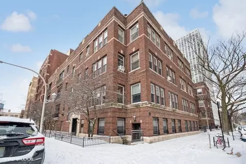 600 W Patterson Ave #2, Chicago, IL 60613