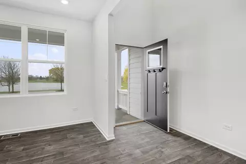 3629 Ancient Oak Dr, Elgin, IL 60124 photo 2