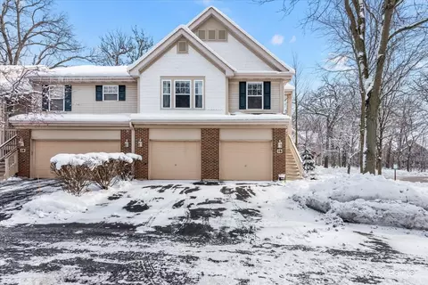 16 Samuel Dr, Streamwood, IL 60107