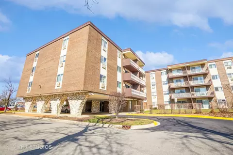 1311 S Finley Rd #208, Lombard, IL 60148
