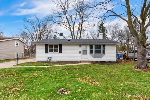 1210 Sacramento Dr, Carpentersville, IL 60110