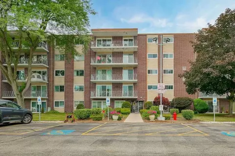2900 Maple Ave #17D, Downers Grove, IL 60515