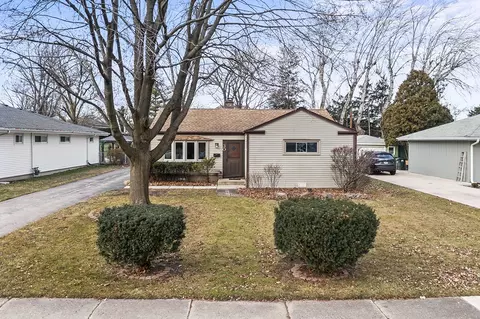 30 S Ash St, Palatine, IL 60067