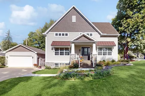 812 Jefferson Ave, Saint Charles, IL 60174