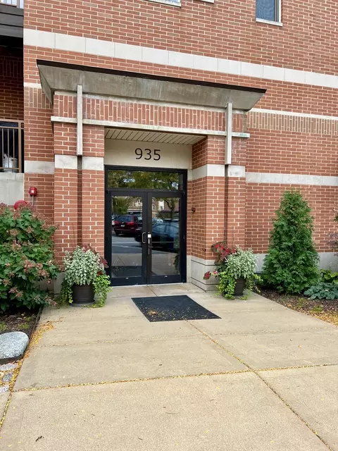935 Burlington Ave #14, Downers Grove, IL 60515