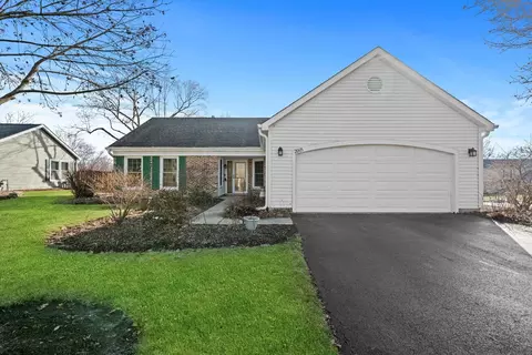 2065 Scottdale Cir, Wheaton, IL 60189