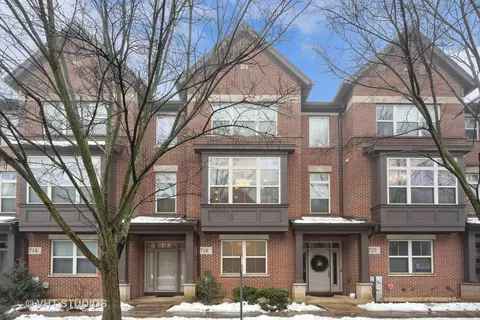 718 Summit Ln, Vernon Hills, IL 60061