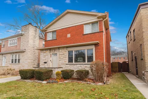 7805 S Paxton Ave, Chicago, IL 60649