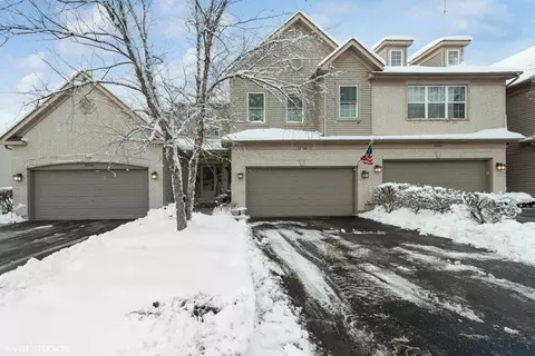 2664 Cobblestone Dr, Crystal Lake, IL 60012