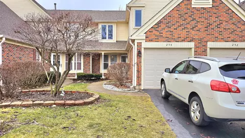 254 Doral Ct, Elk Grove Village, IL 60007