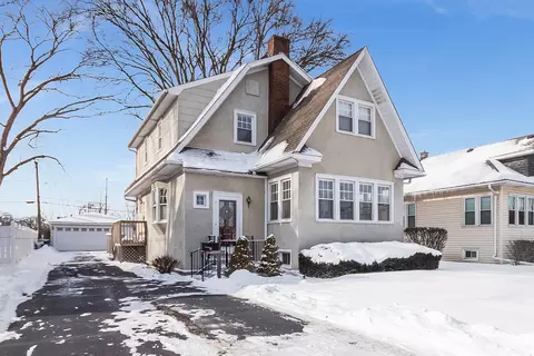 20 S Illinois Ave, Villa Park, IL 60181