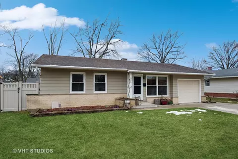 526 Oak St, Elk Grove Village, IL 60007