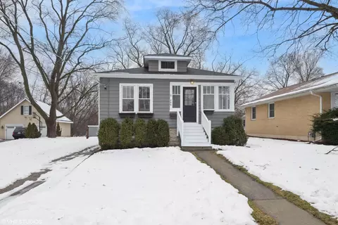 209 Raymond Ave, Barrington, IL 60010