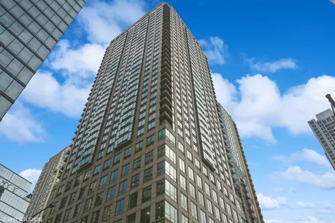 2 Erie St #1606, Chicago, IL 60611