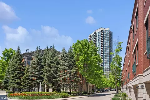 501 N Clinton St #3403, Chicago, IL 60654