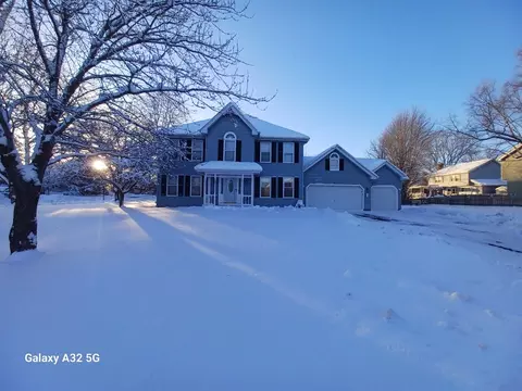 90 Decker Dr, Cary, IL 60013