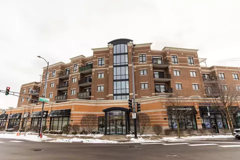 5588 N Lincoln Ave #402, Chicago, IL 60625