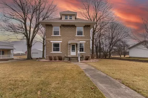 513 N Center St, Colfax, IL 61728