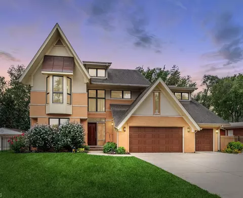 415 W Larkdale Ln, Mount Prospect, IL 60056