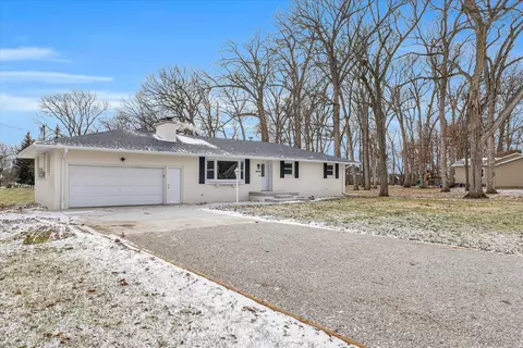 609 W Main St, Mahomet, IL 61853
