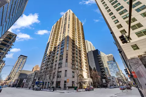 70 W Huron St #2203, Chicago, IL 60654