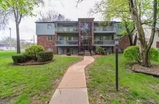 1111 E Jefferson St #9, Bloomington, IL 61701