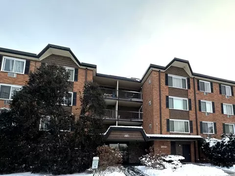 1217 S Old Wilke Rd #403, Arlington Heights, IL 60005