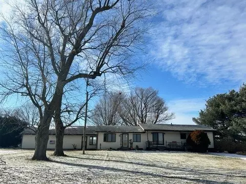 2842 N 800 East Rd, Farmer City, IL 61842
