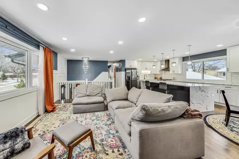 1207 E Paddock Dr, Palatine, IL 60074 photo 5