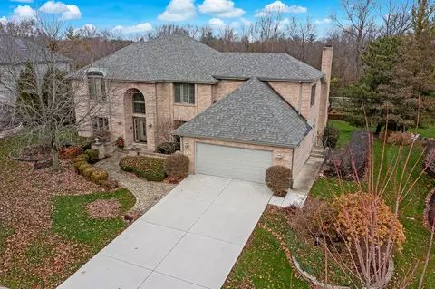 1414 Darien Club Dr, Darien, IL 60561