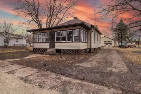 202 W Fifer St, Colfax, IL 61728