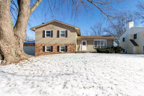 108 Hammitt Dr, Normal, IL 61761