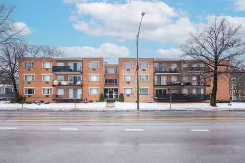 2215 W 111th St #302, Chicago, IL 60643