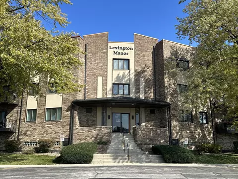 7100 W 95th St #209, Oak Lawn, IL 60453