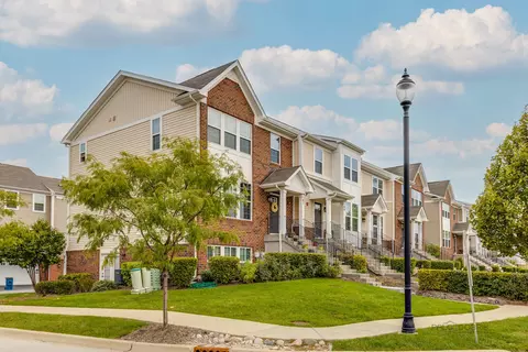 71 Nicholas Dr W, Des Plaines, IL 60018