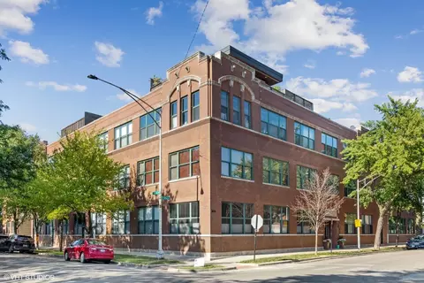 2250 W Ohio St #205, Chicago, IL 60612