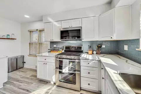 Kitchen - 6422 Sinclair Ave, Berwyn, IL 60402 photo 2 of 4