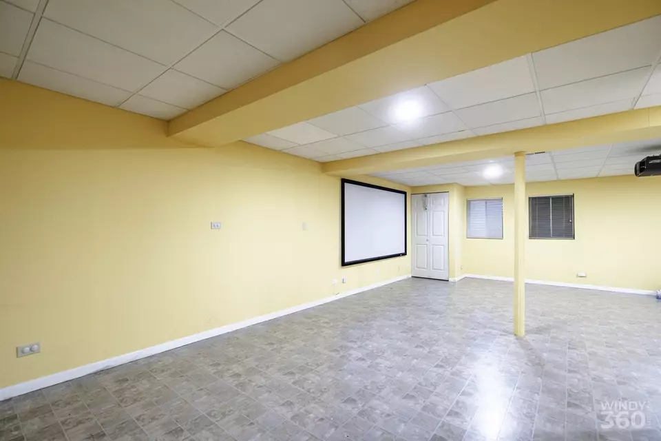 Living - 285 Benton Ln, Bloomingdale, IL 60108 photo 2 of 2